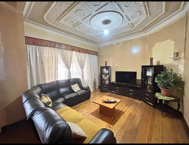 3 BEDROOM HOUSE FOR SALE IN SPRINGS CENTRAL